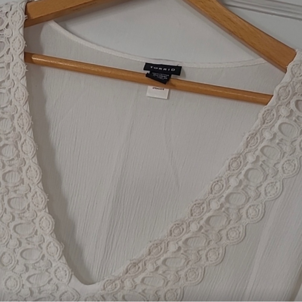 Torrid Lace Inset top - Picture 3 of 5